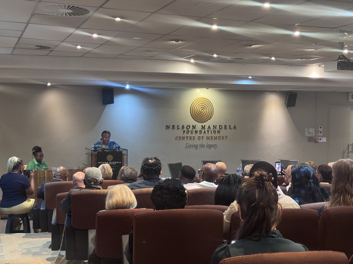 Emy_Casaletti's tweet image. “Commit to a better humanity.”
Dr Naledi Pandor calls for the same global solidarity that ended apartheid to rise again today. Inspired by Nelson Mandela, we must stand up and act.
#Solidarity #BetterHumanity
#NelsonMandela #MakingGoodTrouble