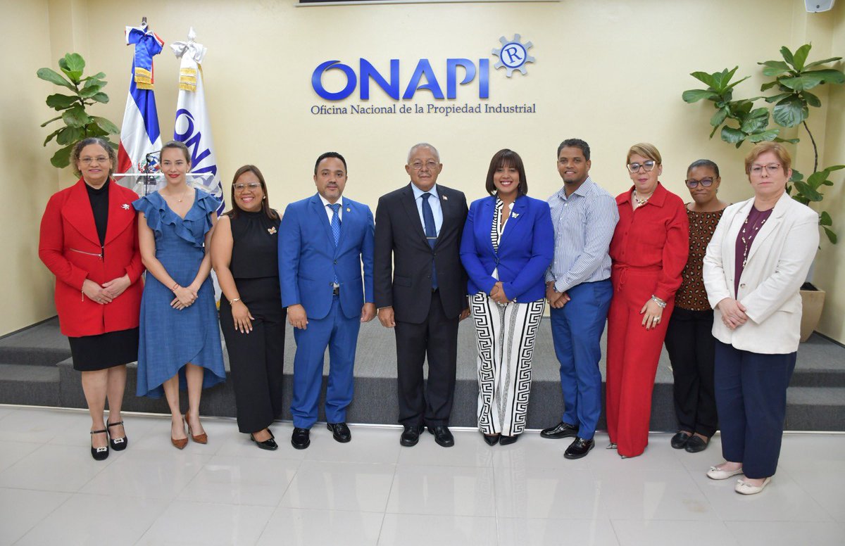 OnapiRD's tweet photo. mpulsando el conocimiento, fortaleciendo la innovación 💡📚

La ONAPI culminó con éxito la tercera edición del Curso Especializado en Propiedad Industrial, formando a 36 profesionales comprometidos con el desarrollo y la protección de las ideas en nuestro país.

#ONAPI https://t.co/lxwKVZKPIy