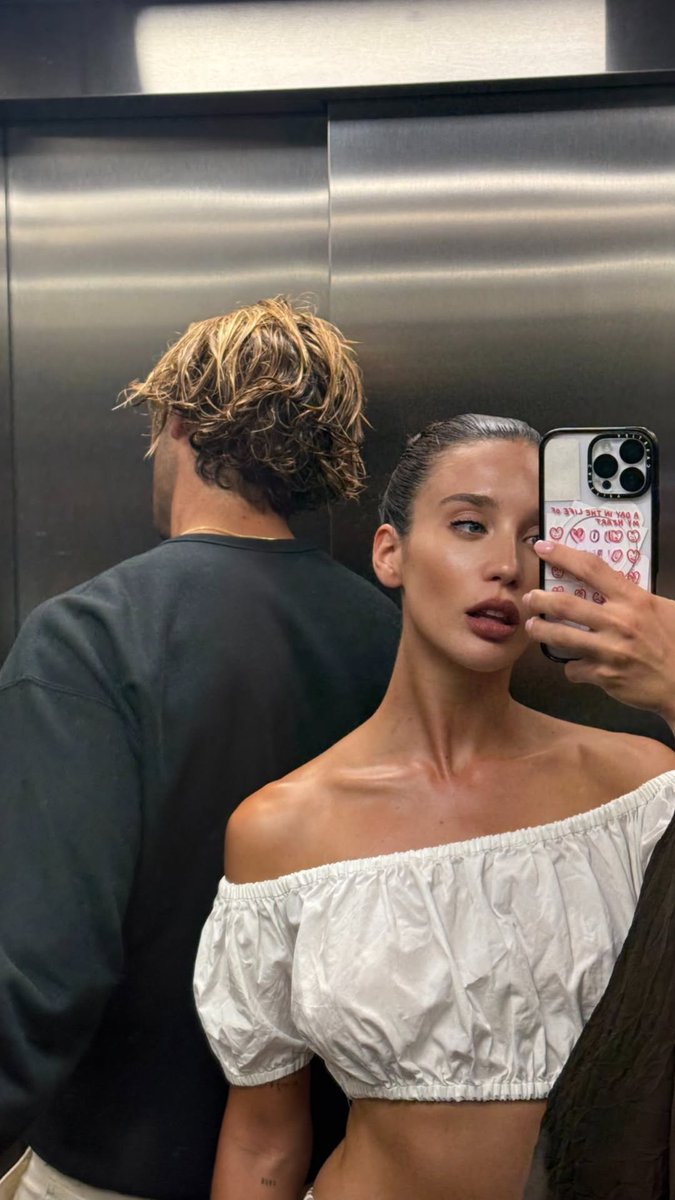 María Pedraza  tweet media