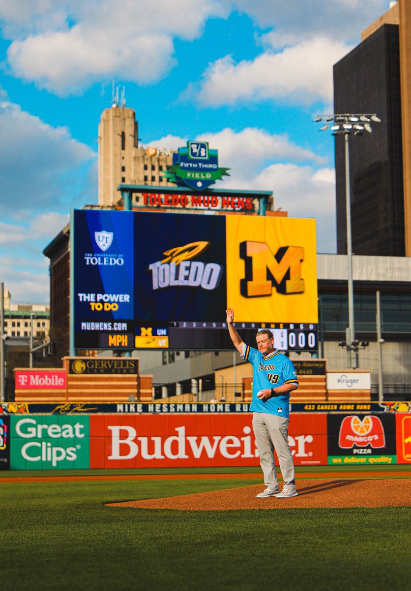 ToledoFB's tweet photo. Had a great time supporting @ToledoBaseball last night at Fifth Third Field! 🚀⚾️

#TeamToledo https://t.co/Ym8XoaKLTQ