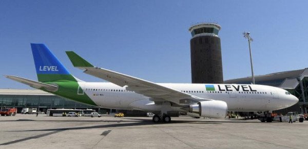 Aeroinfo Barcelona-El Prat tweet media