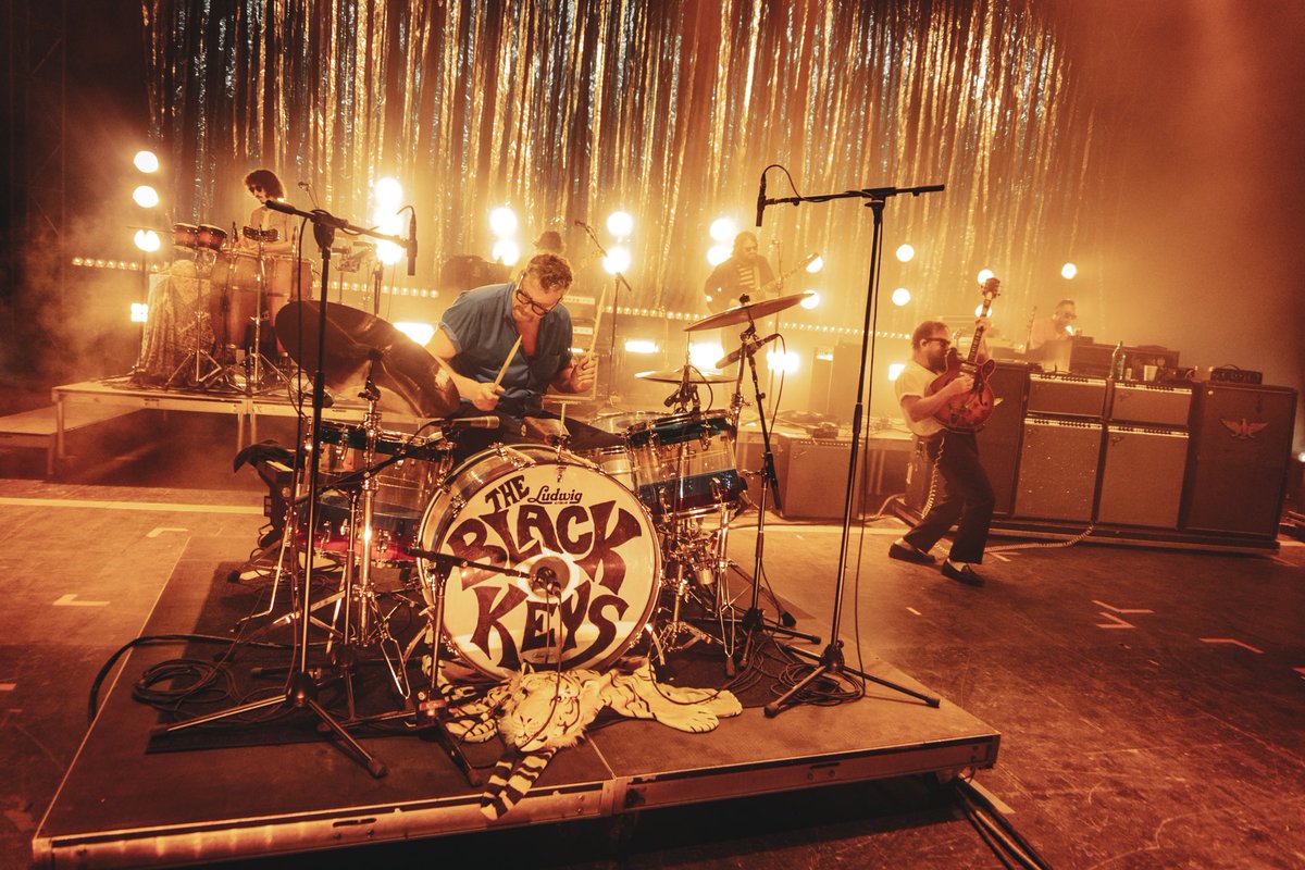 theblackkeys's tweet photo. Happy Birthday @patrickcarney! The king of classic cars, connoisseur of cheeseburgers, and the guy who keeps us on beat 
📸: @larryniehues https://t.co/yUH3ltGNlc