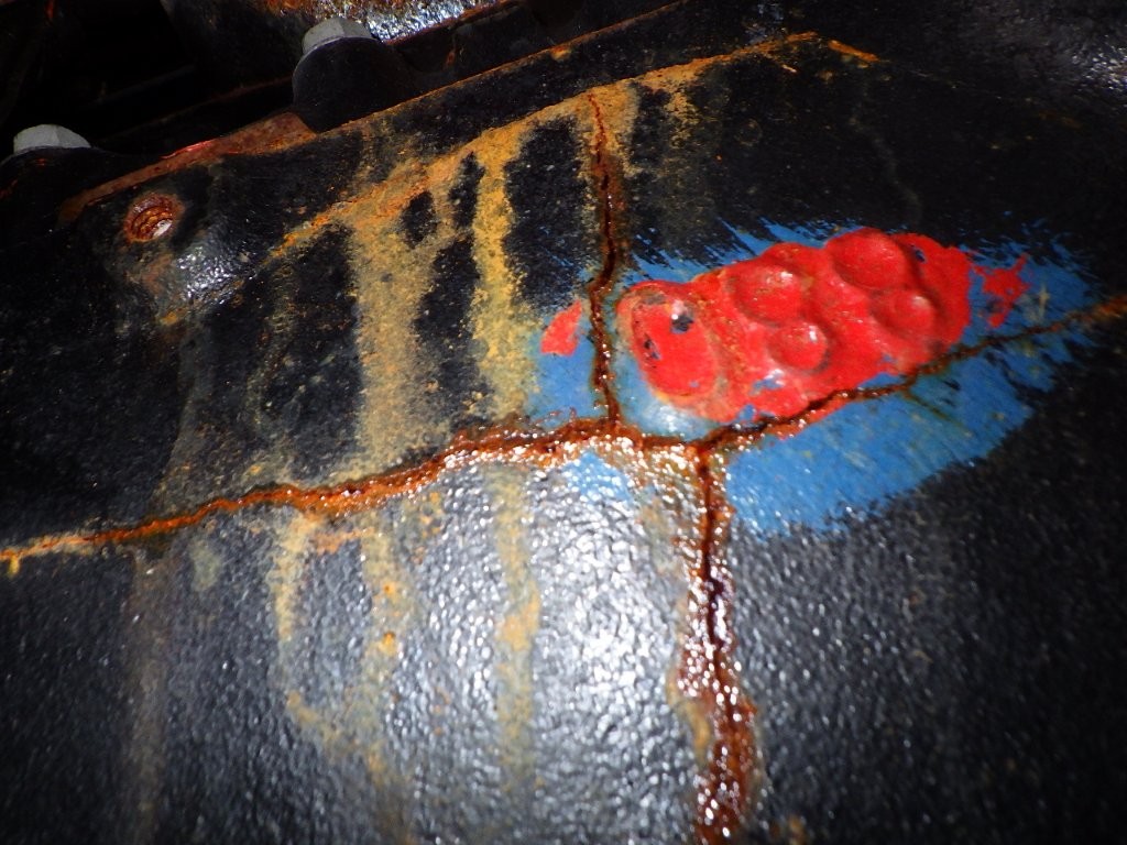 DavisCoLtd's tweet image. Typical marine failure: Cracked block ⚠️

Small signs can mean big problems.

#MarineSurvey #EngineFailure #BoatInspection #DavisCoLTD