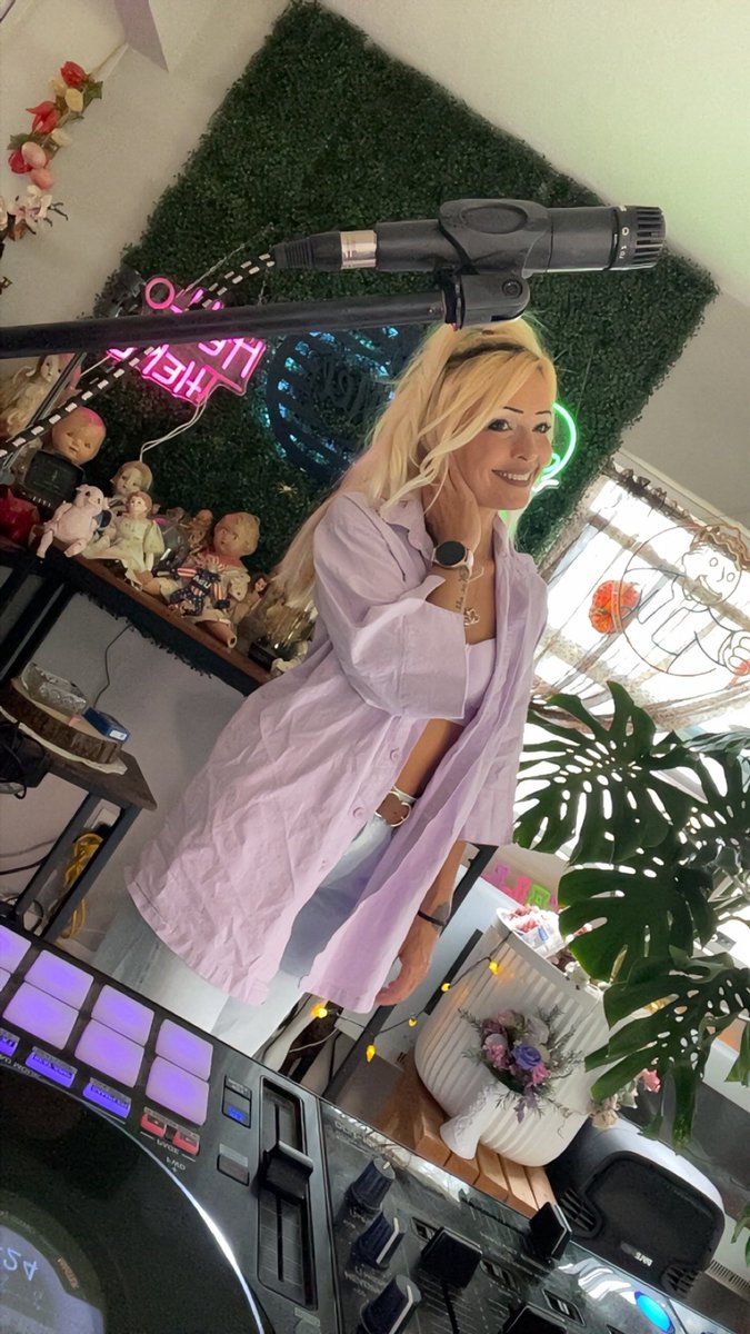 itsmelmaam's tweet photo. Live now with oldies!

https://t.co/3u4BHQWGNf 
https://t.co/Pi2QjU7JCv https://t.co/Wht2iqXUwH