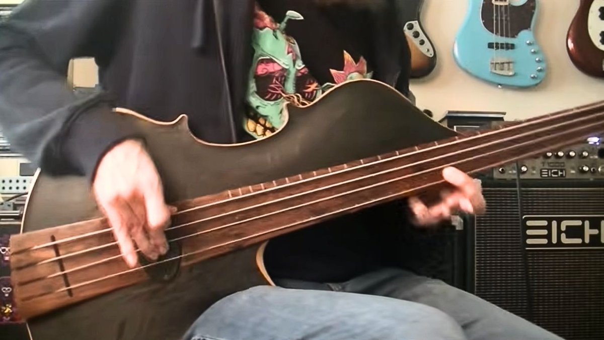 A Stradi fretless, a drum groove, and Remco Hendriks’ unmistakable feel.  VIdeo in the comments. notreble.com/buzz/2026/04/1…