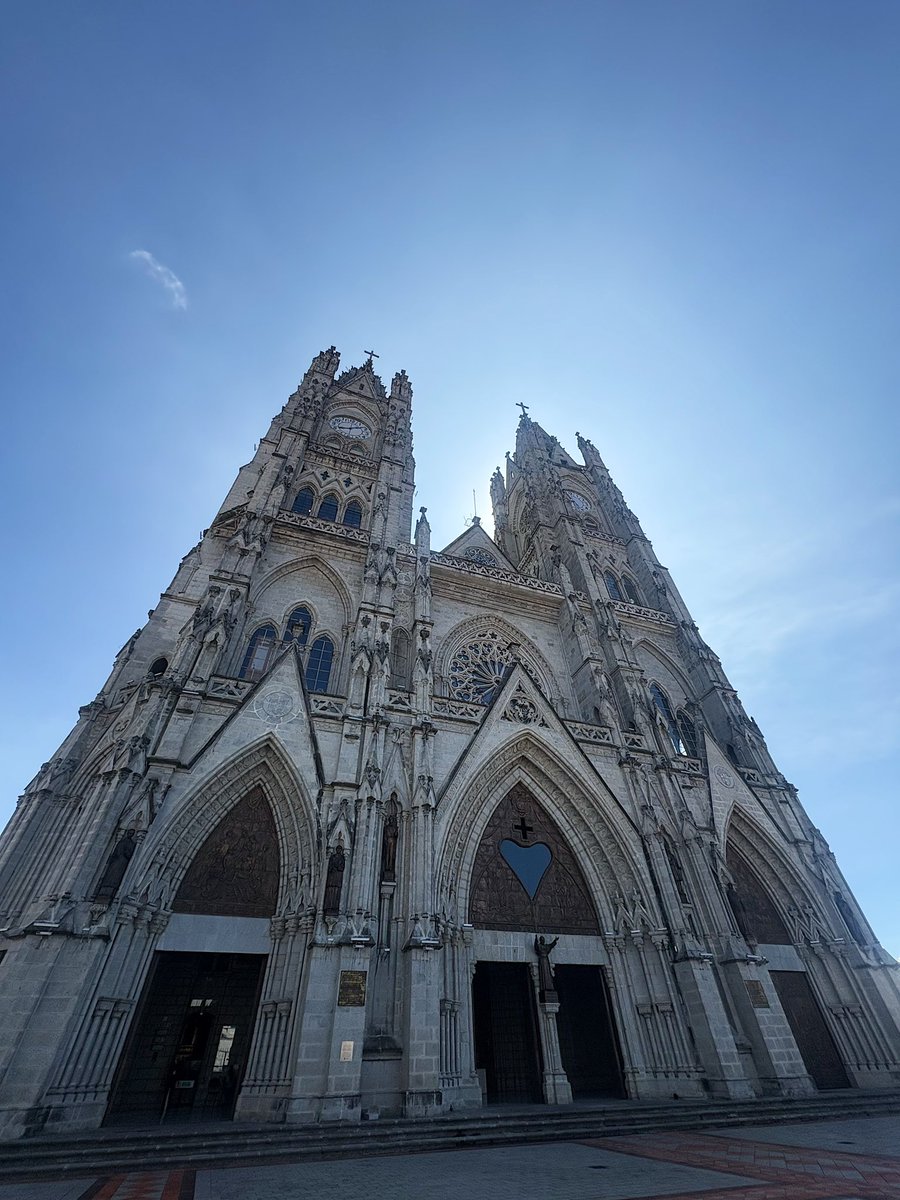 OriginalEcuador's tweet photo. Discover Quito the right way ✨
From Basílica del Voto Nacional to Iglesia de San Francisco, El Panecillo &amp; Mitad del Mundo 🌎

Private tours, seamless planning &amp; unforgettable experiences.
Let’s design your trip today.

#Quito #LuxuryTravel https://t.co/F5SRafy4Yx