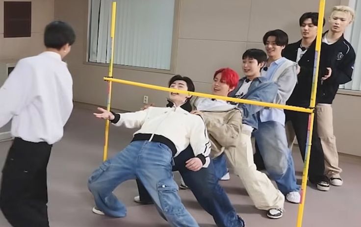 DIVA_OT7 ( on limit, will fb slowly fs) tweet media