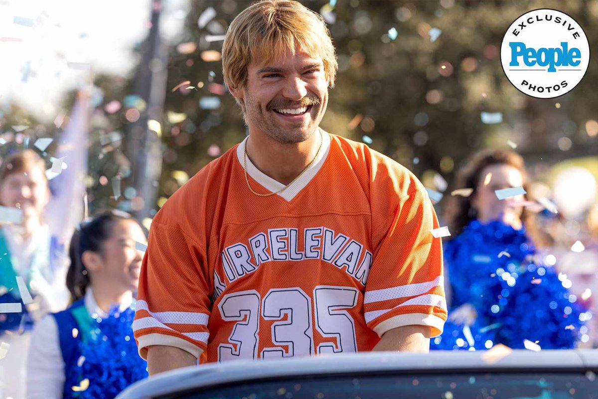 _filmcrave's tweet image. First official look at ‘MR. IRRELEVANT’ starring David Corenswet and Isabel May. 📷

It follows John Tuggle, who was given the title of ‘Mr Irrelevant’ after being the last pick of the last round of the 1983 NFL draft.

In theaters on December 25.