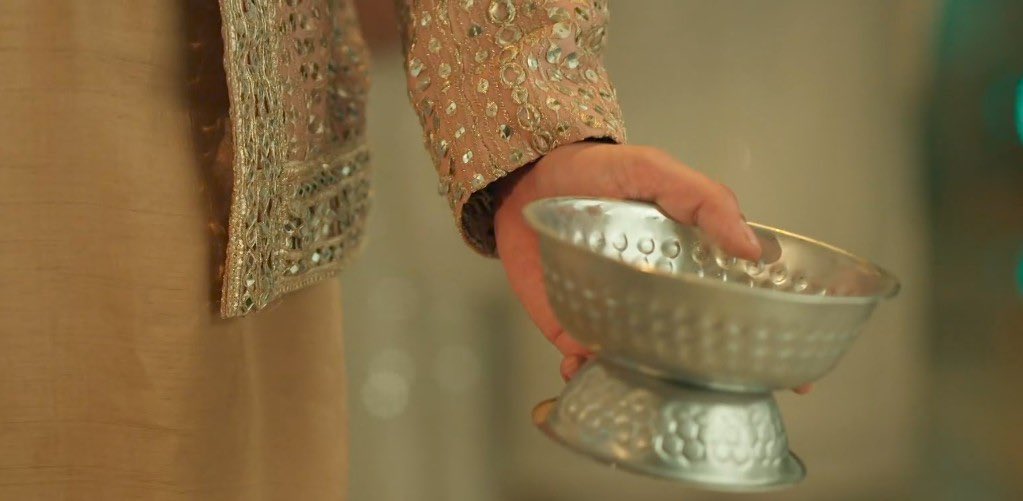 ixxstarlightxxi's tweet image. #colors since you are in a promotional mood, can we have an interview and photoshoot? 👉🏼👈🏼🥺 #SeherHoneKoHai