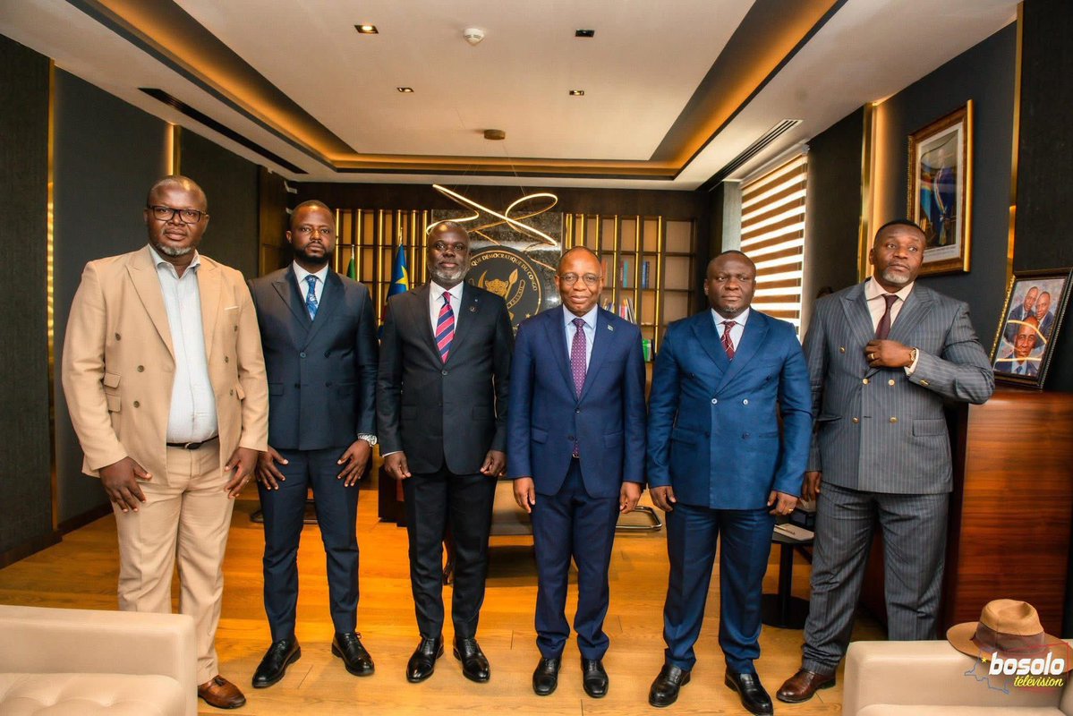 KimKimuntu's tweet image. Affaire Kerene Kapinga : Israël Mutombo reçu par le ministre de la #Justice

Après son interpellation publique, Israël Mutombo a été reçu ce 15 avril par le ministre de la Justice, Guillaume Ngefa.

Au centre des échanges : le dossier de Madame Godet, détenue à la Prison centrale