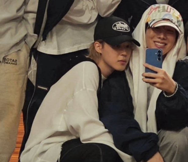 hourly jihope tweet media