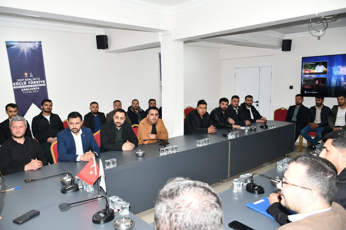 📍Ak Parti Eyyübiye İlçe Başkanlığı

Güneydoğu Anadolu Bölge Koordinatörümüz <a href="/ferdisenel25/">FERDİ ŞENEL</a> ’in katılımlarıyla Eyyübiye İlçe Yönetim Kurulu toplantımızı gerçekleştirdik.

Toplantımızda;
-16 Mayıs Kocaeli programı kapsamında yürütülen hazırlık sürecini ele aldık.
-Saha