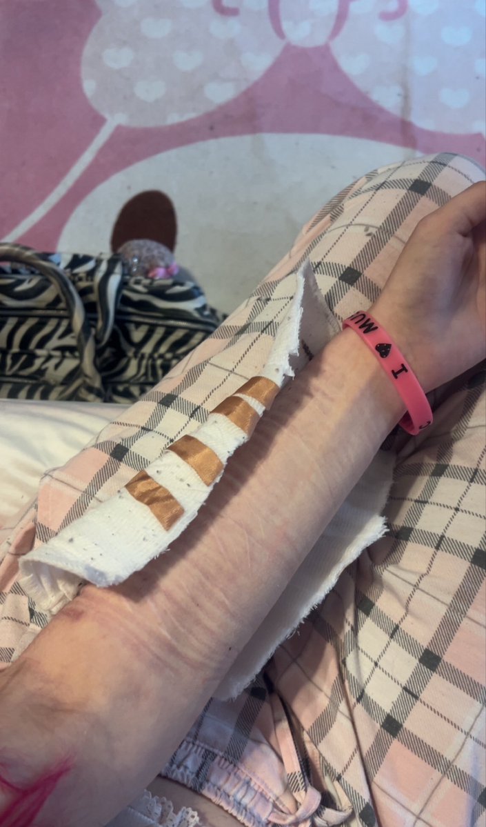 𝖋𝖗𝖊𝖞𝖆🧟‍♀️🎀 𝖘𝖍𝖊𝖉𝖙𝖜𝖙 tweet media