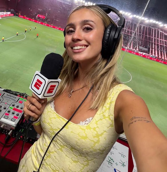 MasGrandeRP's tweet image. 🎙️🔥 “El favorito para el domingo es #BocaJuniors. Es el que mejor de los dos juega”

Morena Beltrán señaló que el Xeneize llega mejor que #River para el #Superclásico.