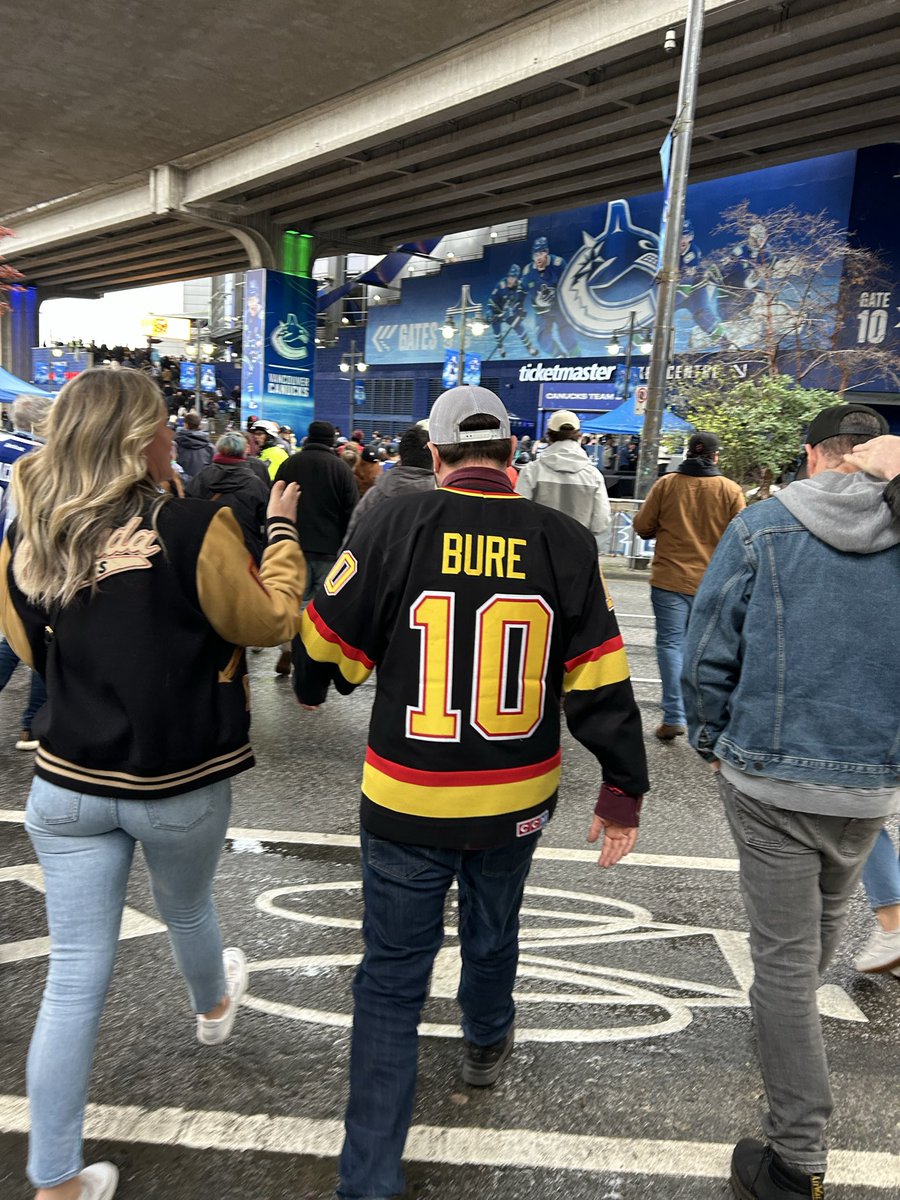 cyclefixation's tweet photo. @CanucksArmy Bring back the rocket 🚀 https://t.co/MjfexeBhNf