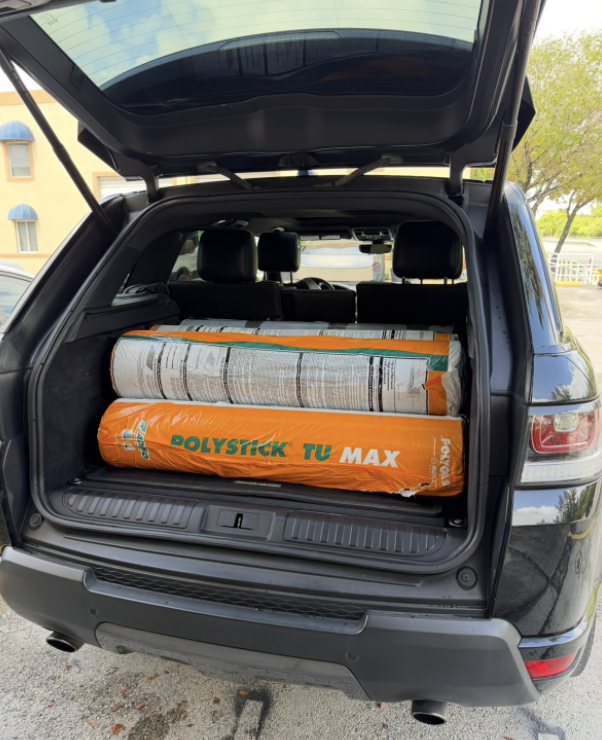 NoRiskNoParty's tweet image. A guy calls me asking for waterproofing materials for a flat roof.

I tell him, I got you.

He pulls up in a brand new Range Rover.

So I ask him what system he is using, just trying to make sure he gets the right stuff.

He points at the yellow wrapped rolls.

Those rolls are