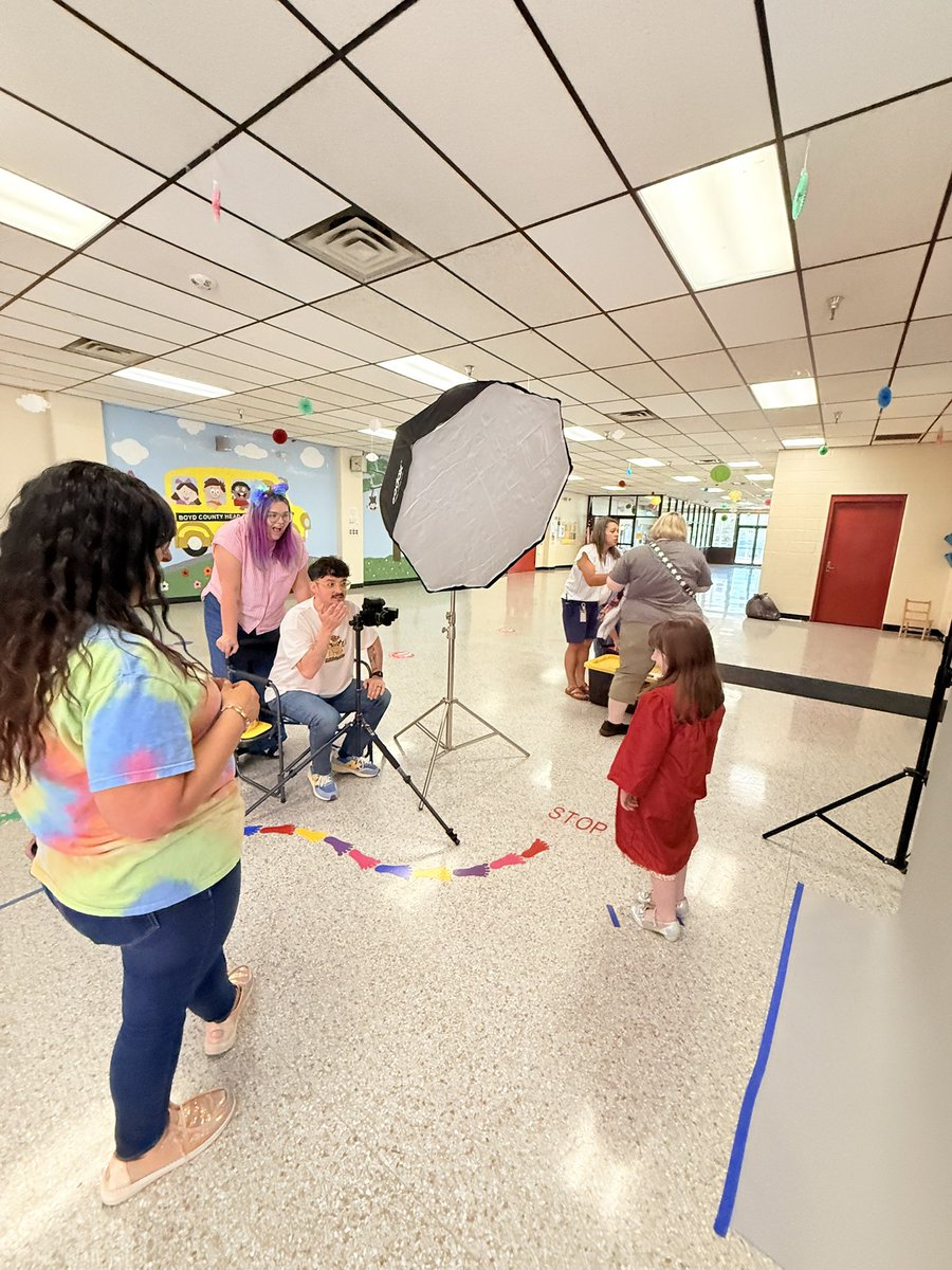 BCPreK's tweet image. Courthead Does Photography rocked our preschool graduate pictures today! She and her team photographed around 110 soon-to-be preschool graduates in record time! We are so excited to partner with Courtney and her team for all of our school pictures!📸👩‍🎓🧑‍🎓🎓  #shoplocal