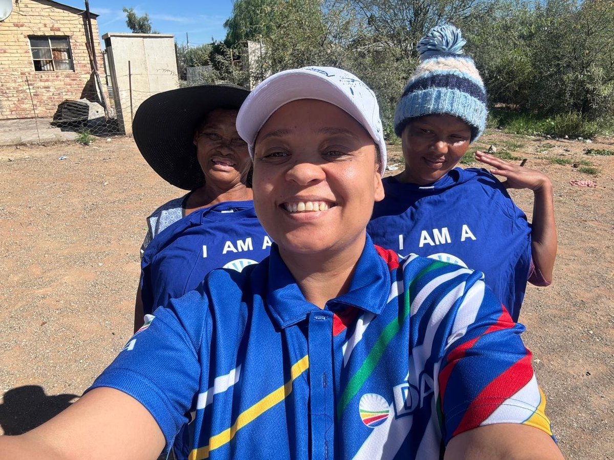 DA_NCape's tweet photo. Full steam ahead in Bo-Karoo! 🔥💙

New Constituency Head Gizella Opperman has hit the ground running in #Emthanjeni.

Door-to-door, blue waves, and building support in #Britstown, #Jansenville and #DeAar — growing the DA! 💪

#NorthernCapeDA #DAatWork https://t.co/r9MFKwy0qK