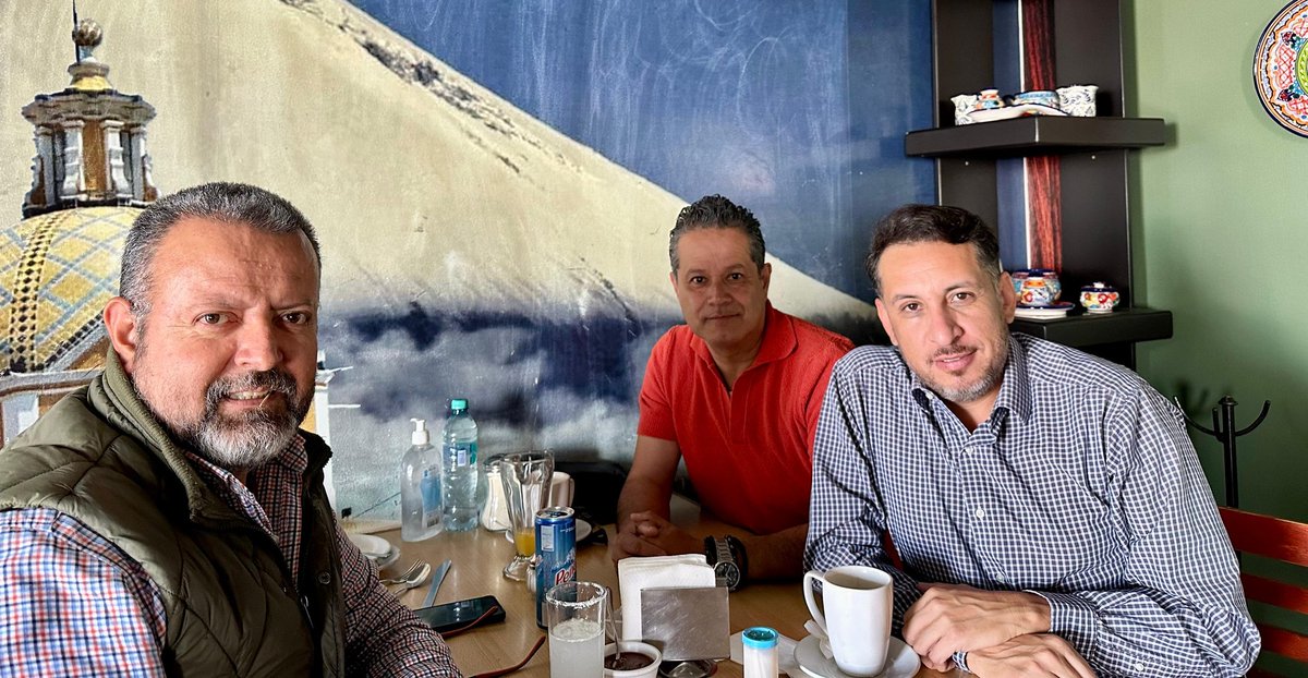 Tono_delaVega's tweet photo. Extraordinario desayuno con mis amigos @FelipeBretonT y @PakoAVillegas además de una gran plática. https://t.co/DnxMk5d3zb