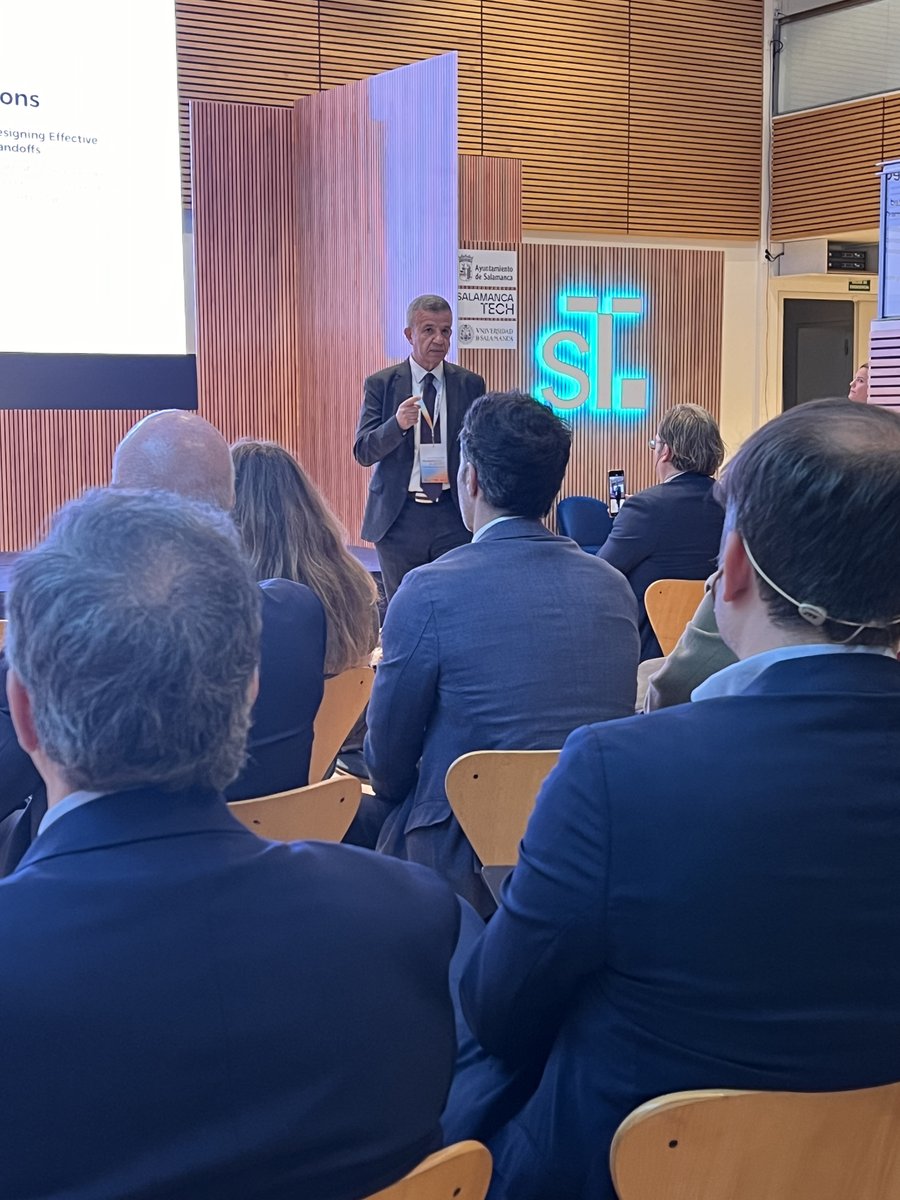 BISITE_USAL's tweet photo. 👉 En el marco de #SalamancaTechSummit26, desde la Cátedra Internacional DemIA han organizado un espacio de #reflexión y #diálogo internacional en torno a algunos de los retos más críticos de nuestro tiempo 😲 . https://t.co/mvT04Ngruk
