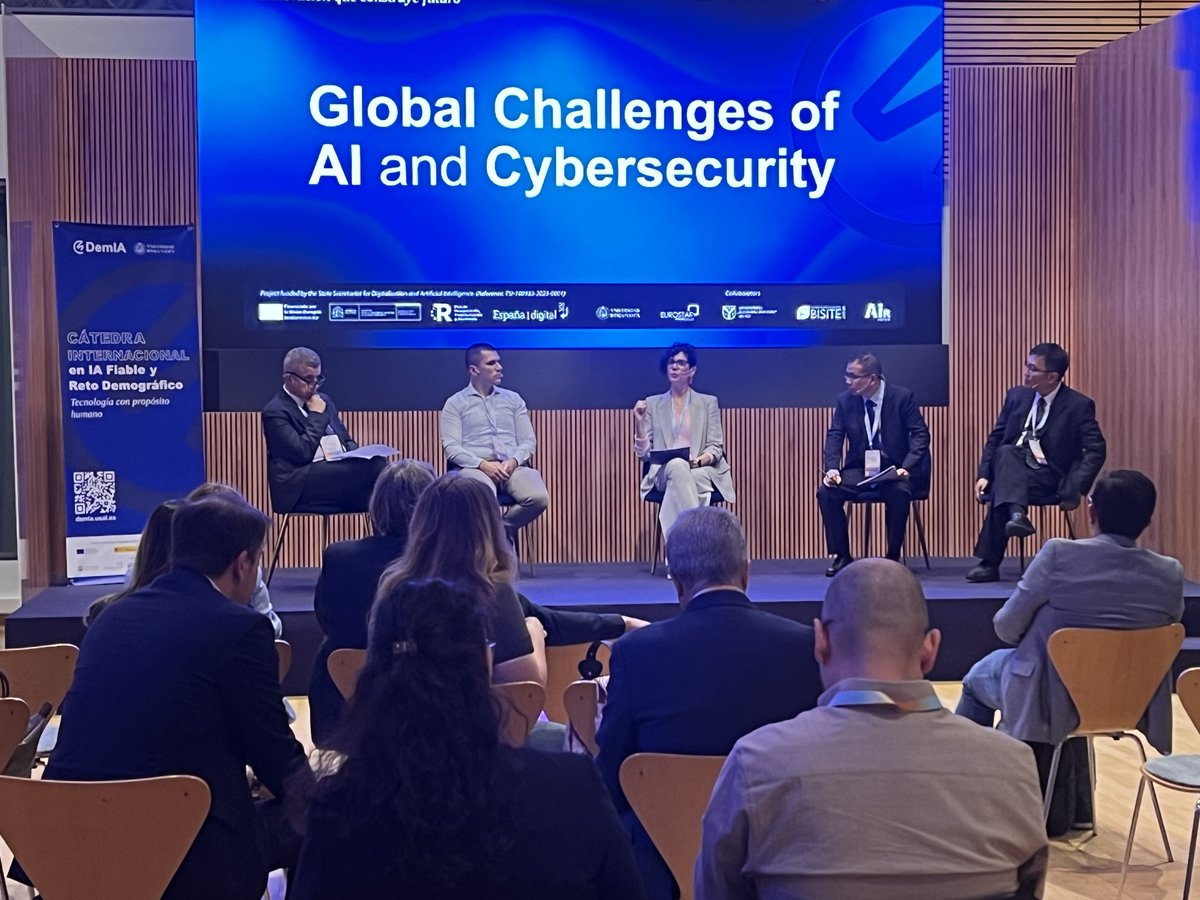 BISITE_USAL's tweet photo. 👉 En el marco de #SalamancaTechSummit26, desde la Cátedra Internacional DemIA han organizado un espacio de #reflexión y #diálogo internacional en torno a algunos de los retos más críticos de nuestro tiempo 😲 . https://t.co/mvT04Ngruk