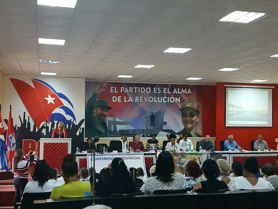 Seciona en Camagüey conferencia provincial de la CTC. #CéspedesUnidosyVictoriosos #Camagüey <a href="/DiazCanelB/">Miguel Díaz-Canel Bermúdez</a> <a href="/DrRobertoMOjeda/">Dr. Roberto Morales Ojeda</a> <a href="/WalterNoris/">Walter Simon Noris</a>
