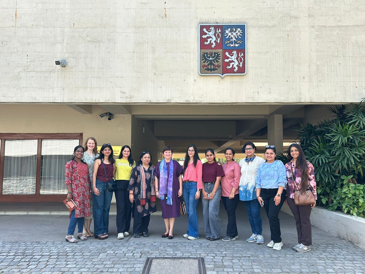 CZinNewDelhi's tweet image. We were delighted to welcome the students and faculty of #Chandigarh College of Architecture  as they explored the timeless beauty of 1960s–70s architecture. 🏗️🏢
Their visit celebrated the enduring influence of brutalist and modernist design by renowned Czech architects 🇨🇿.
