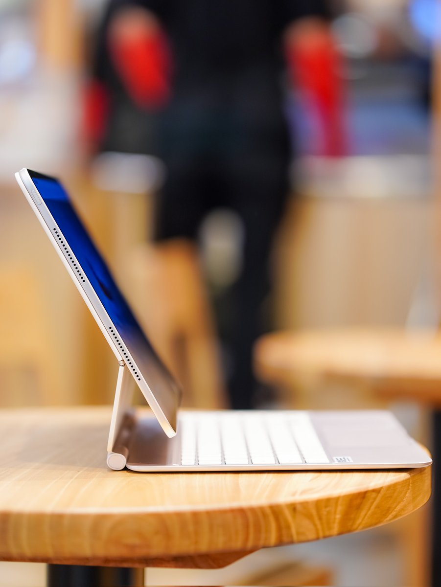 YiZhiNe's tweet image. OPPO Pad 5 Pro
 
It’s a tablet.
It’s also a laptop.
Two devices, one price.
 
OPPO dropped two new tablets: a massive large model &amp;amp; a tiny mini version.
Which one’s your pick and why? 💻
 
#OPPOPad5Pro 
#OPPOPadmini
#OPPOFindX9Ultra #OPPOFindX9sPro