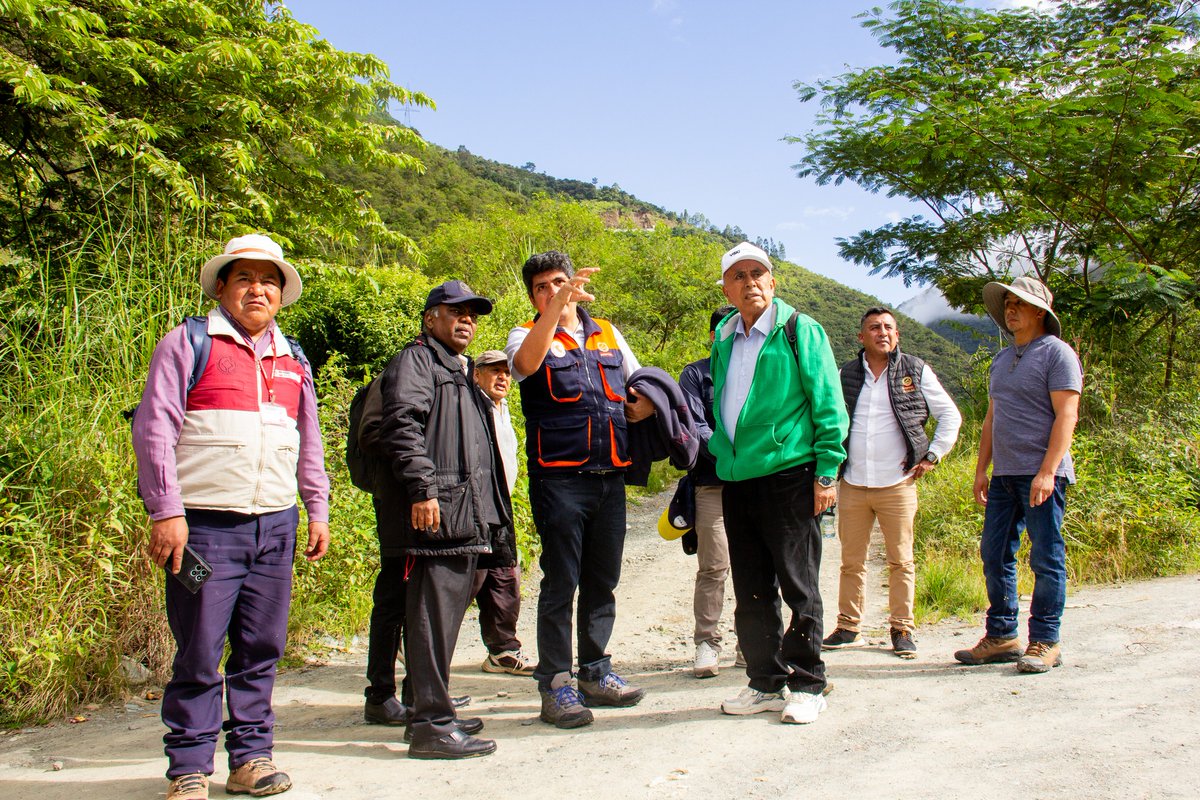 munimapi's tweet image. 🤝🌍 Machupicchu fortalece cooperación con la India 🇵🇪🤝🇮🇳

El alcalde Elvis La Torre Uñaccori recibió al embajador Vishva Sapkal para impulsar el puente en Huillcar 🌉 y promover intercambio de conocimientos ☕ y fortalecimiento de capacidades 🎓.

#Machupicchu #Gestión