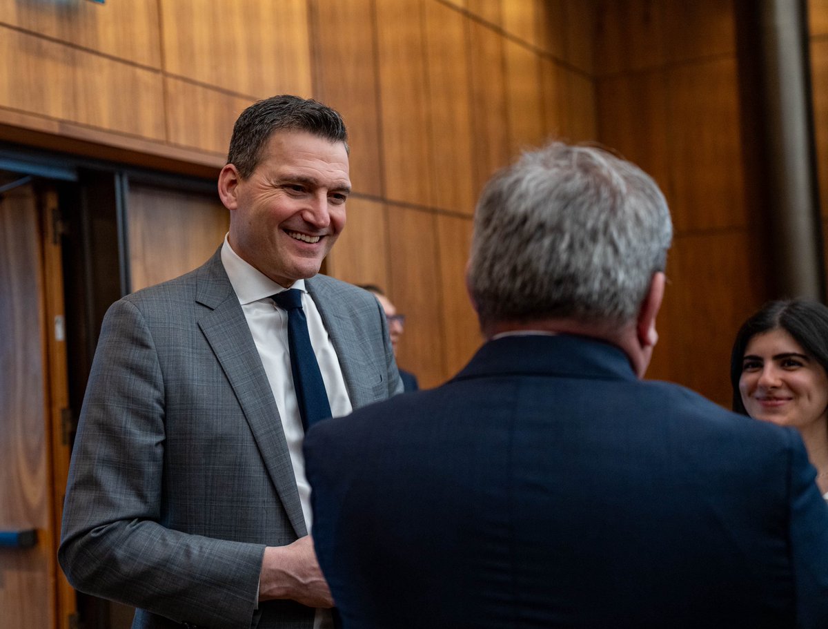 Building a stronger Canada means investing in the people who have already served it. 

Through Coding for Veterans, veterans are gaining the skills to lead in a technology-driven economy and access new, meaningful career opportunities.

As we advance AI for All, we are making