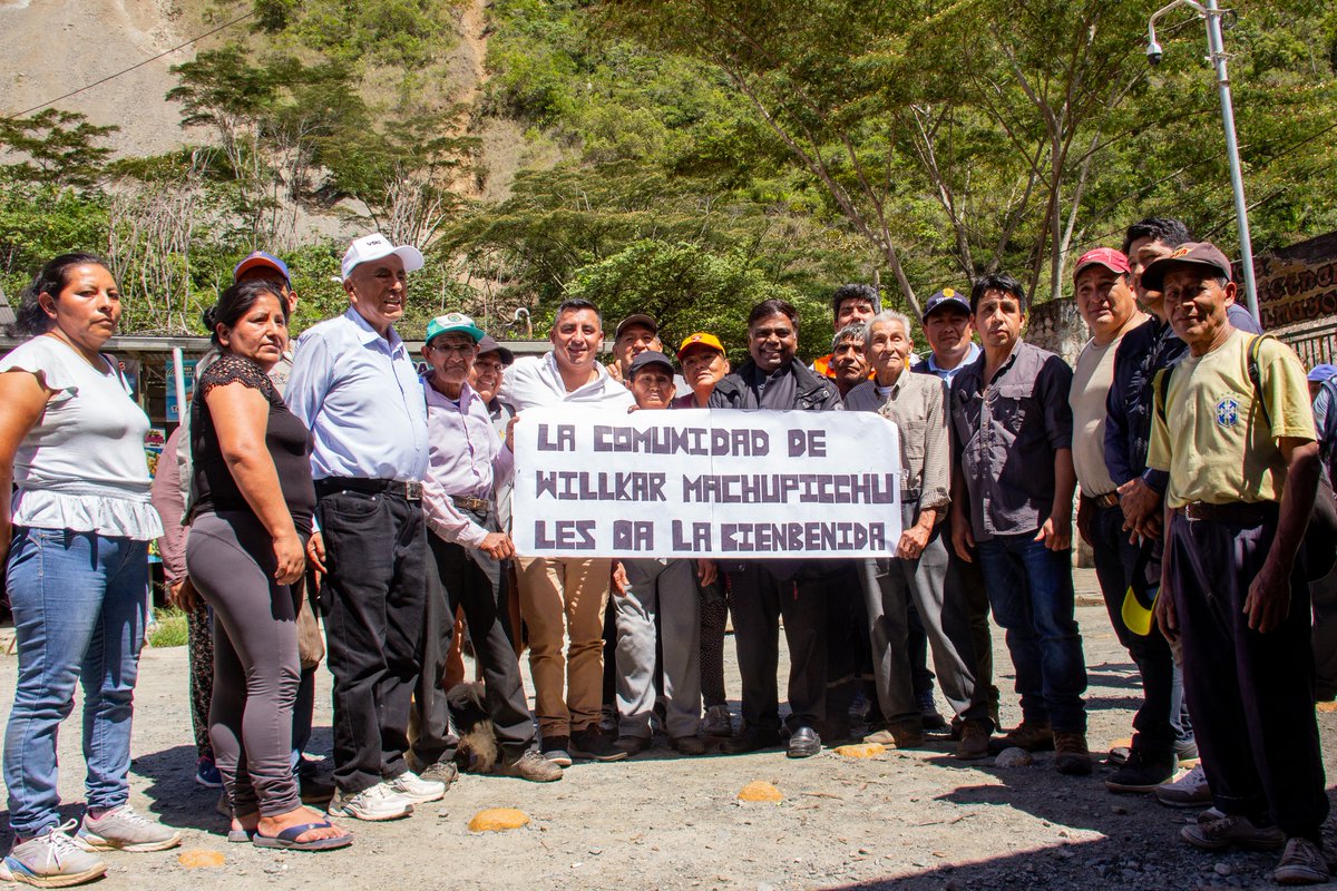 munimapi's tweet image. 🤝🌍 Machupicchu fortalece cooperación con la India 🇵🇪🤝🇮🇳

El alcalde Elvis La Torre Uñaccori recibió al embajador Vishva Sapkal para impulsar el puente en Huillcar 🌉 y promover intercambio de conocimientos ☕ y fortalecimiento de capacidades 🎓.

#Machupicchu #Gestión