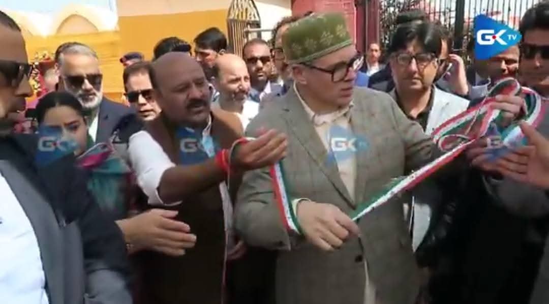 armanjawed01's tweet photo. Omar Abdullah, Chief Minister of Jammu Kashmir, had gone to attend an inauguration ceremony. The ribbon placed for cutting there was like the Indian tricolor.

Omar Abdullah refused to cut the tricolor ribbon and instead asked for it to be folded respectfully.

Yet tomorrow, some two-bit leaders and media anchors will still demand a certificate of patriotism for him.