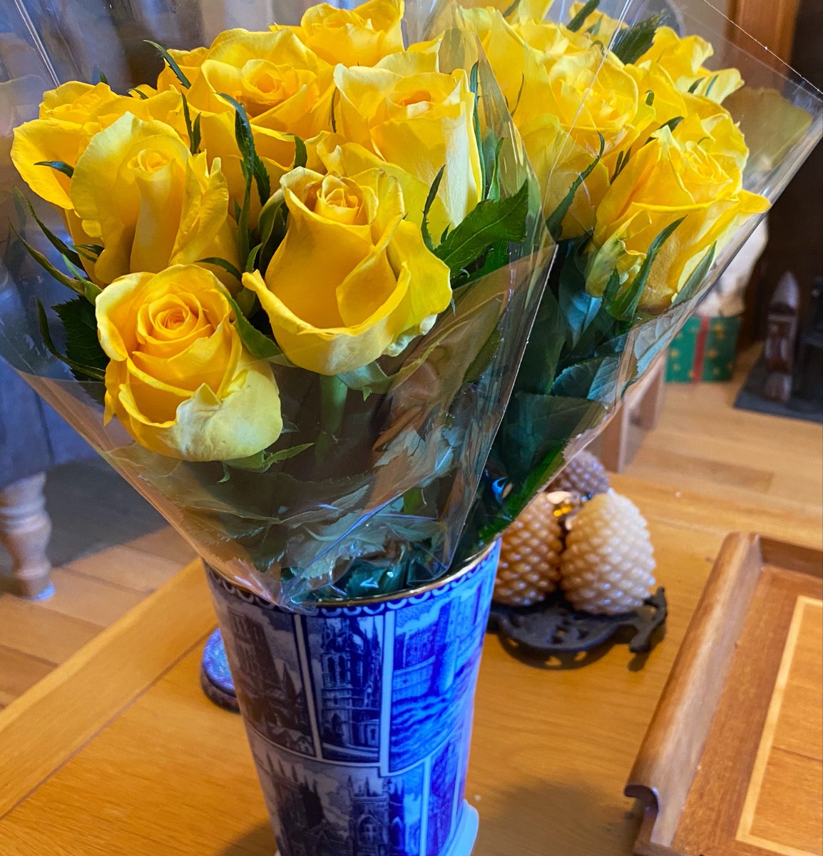 OxfamHexham's tweet image. #RoseWednesday 
Vase found in OXFAM
#Ringtons #collectables  #cathedrals #OXFAM