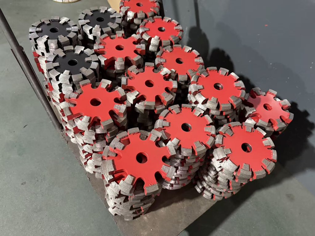 Fewelltools's tweet image. Diamant Frässcheibe, please pay attention to our channel to get the latest news about the products.#DiamantFrässcheibe #Concreteslotting #diamondtools #diamondmillingblade