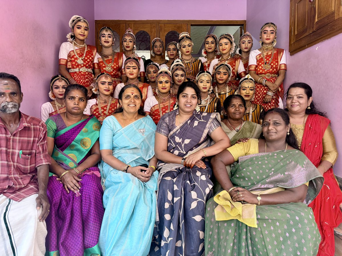 DrDeepaBJP's tweet photo. பாரத தேசத்தின் தவப் புதல்வனை காண... 🚩🇮🇳 https://t.co/E3lfoaHlmT