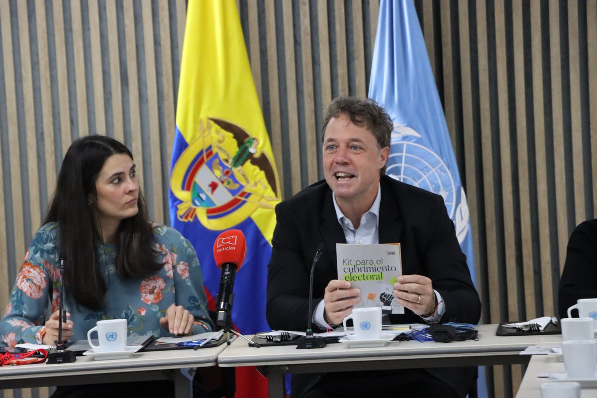 PnudColombia's tweet image. #Noticia La @FLIP_org y el #PNUD presentaron el Kit de Cubrimiento Electoral 2026: una guía con herramientas, fuentes y claves para lograr un mejor periodismo en elecciones

📖Este manual presenta orientaciones para un cubrimiento electoral riguroso, con enfoque de derechos,