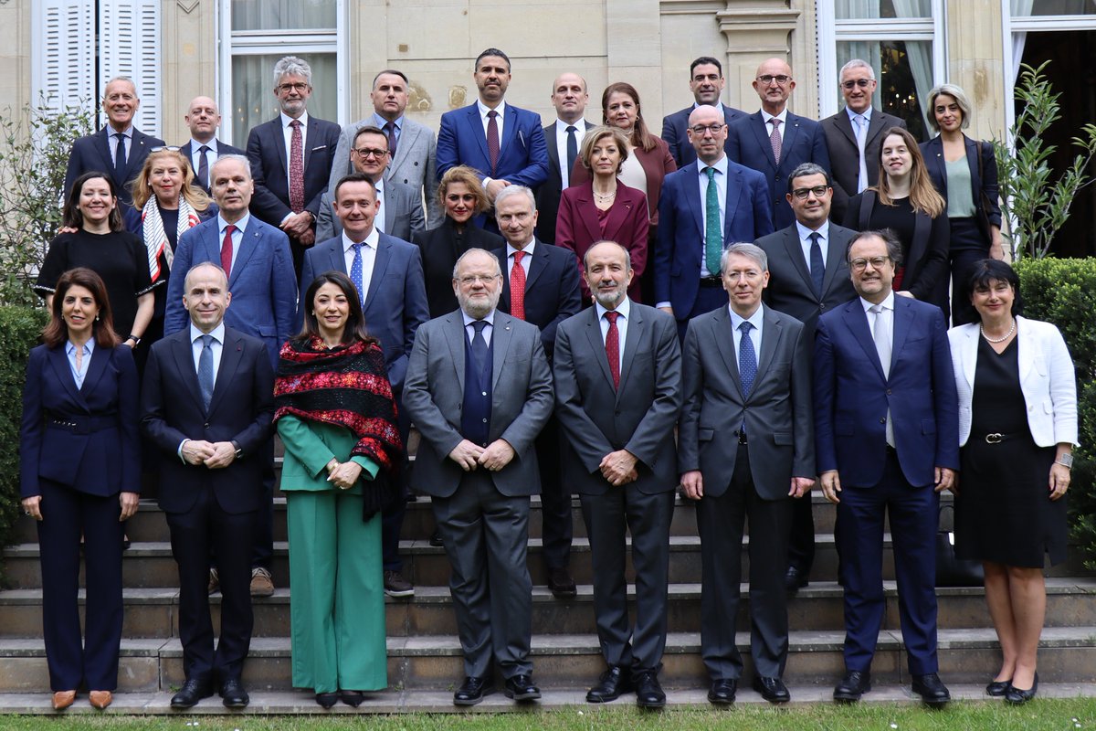 Le CIHEAM poursuit le dialogue avec les Ambassadeurs #méditerranéens
🇪🇸 Le CIHEAM adresse ses remerciements les plus sincères à S.E. M. Victorio Redondo Baldrich, Ambassadeur d’Espagne, pour son accueil chaleureux et son aimable invitation 
En savoir plus: ciheam.org/fr/agendas/dej…