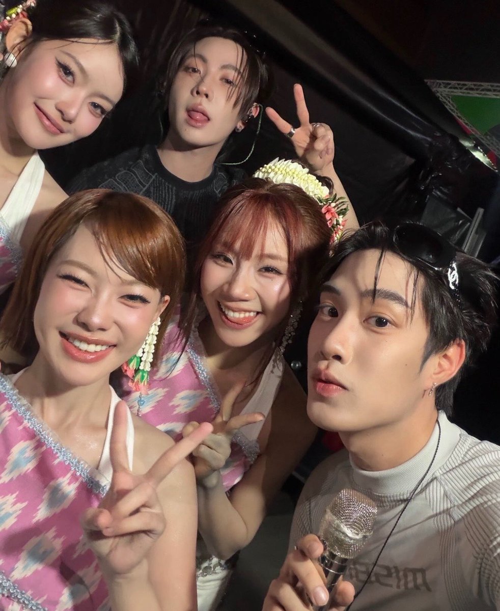 pchymysn's tweet image. เติ้ลเฟิร์สกับพิกซี่เฟรมเดียวกันอีกครั้ง รอบนี้เจอกันในฐานะศิลปินบนเวที ภูมิใจอะ จุดกำเนิดติดฝน🥺☔️🫳🏻

TFO X ONE BANGKOK SONGKRAN
#SunsationalSongkranFestivalxTleFirstone