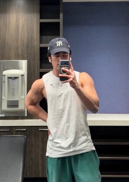 victoria🐠 ACE DAY tweet media