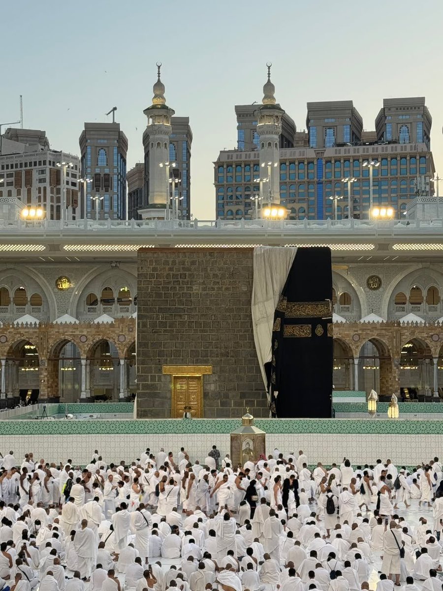Muslim's tweet photo. it kinda feels wrong to see the Kaaba without its cloth.. 🕋😭

The Kaaba is undergoing maintenance ahead of Hajj season which is why the Kaaba bricks are exposed during this time. https://t.co/LhyKFJ8aT5