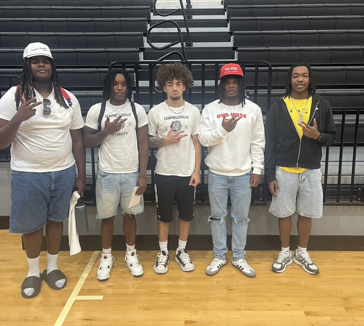 RecruitAthens's tweet image. 4 more Golden Eagles signed today to continue their football careers at the next level. That makes 5 in the Class of ‘26 headed to college football. Proud of these young men. 

#AthensRecruiting #GoldenEagles
#TPW 🦅