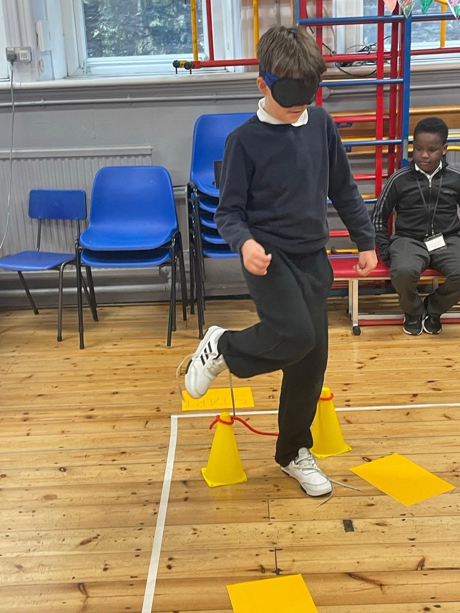 Pengeulanpri's tweet image. What a great Flourish session with Mrs Woart #trust #teamwork #penguelanway