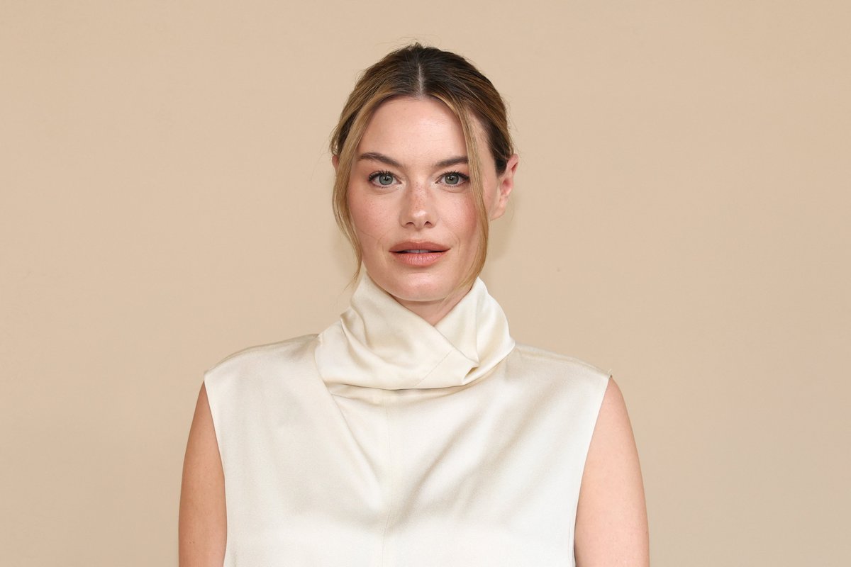 Pawe66862800's tweet photo. Camille Rowe attends the gala screening of "Brunello: The Gracious Visionary" at David Koch Theater at Lincoln Center, New York - 14.04.2026 X16
#CamilleRowe
https://t.co/JpIBu5Sc8G https://t.co/frZQQPeip6