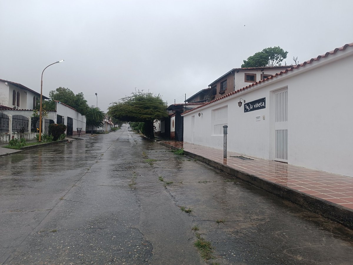 CONBENEDETTO's tweet photo. Lluvia y mucho frío en Mérida https://t.co/dINfaN4biR