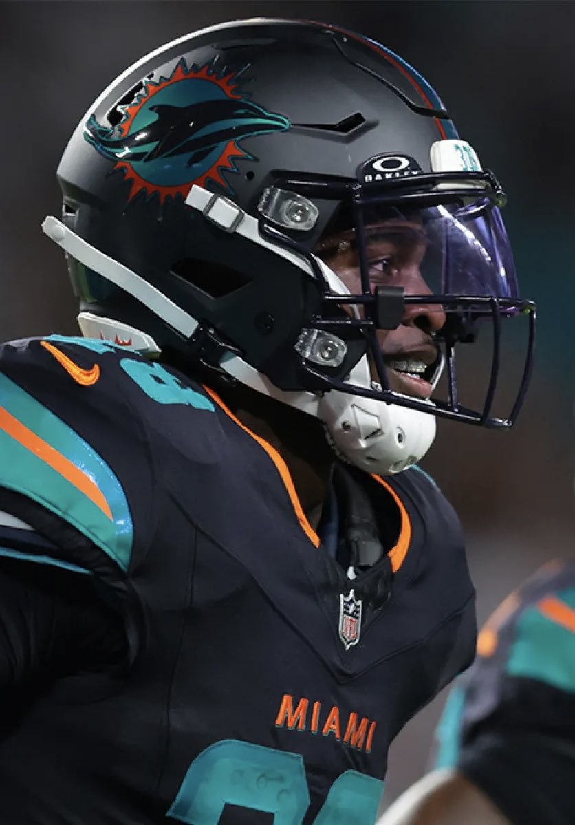 batman2423mia's tweet photo. According to reports #devonachane has turned down a 4year offer of $39 million by the #miamidolphins supposedly both sides looking to get north of 11.5 million per season and how much of it will the guaranteed is the question #phinsup #achane https://t.co/BCiLqARyOU