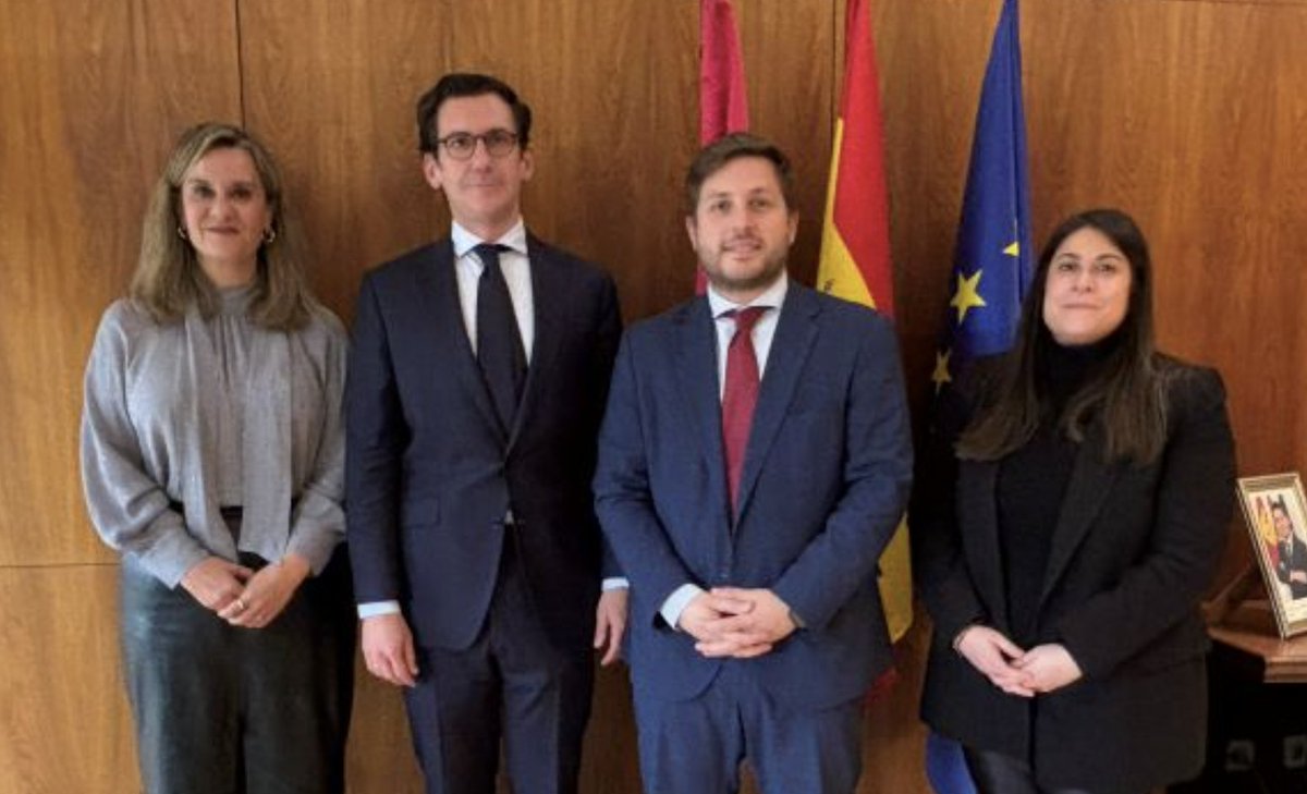 Registradores de España tweet media