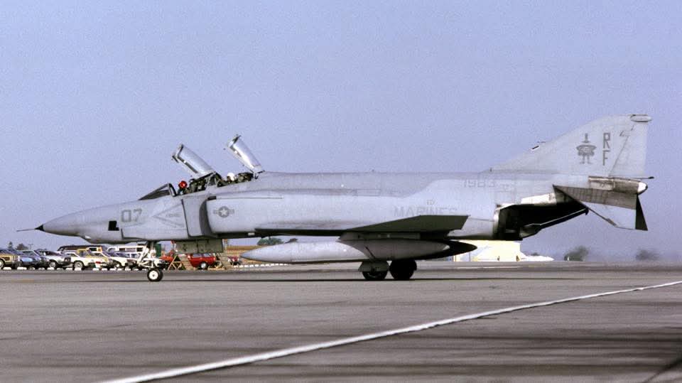 The_Curious_Ret's tweet photo. USMC RF-4B Phantom Bureau Number (BuNo) 151983.

Incident: On April 25, 1980, this aircraft (151983) was involved in a mid-air collision in dense clouds near Mesquite, Texas, with another RF-4B (BuNo 151975). While the other aircraft (151975) crashed, 151983 landed safely. https://t.co/QoRaXtJJ13