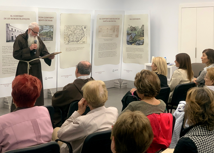 CalendariErmita's tweet photo. Una sala plena a vessar va acollir ahir 14 d'abril la presentació a càrrec de fra Valentí Serra de l'expo #Quatreseglesvidacaputxina 📜🏫 a l'Arxiu les Garrigues, a les #BorgesBlanques on els #caputxins van fundar el conegut Col·legi M. D. Montserrat
▶️ https://t.co/gyIlkVpYO2 https://t.co/WIT9KwtezT