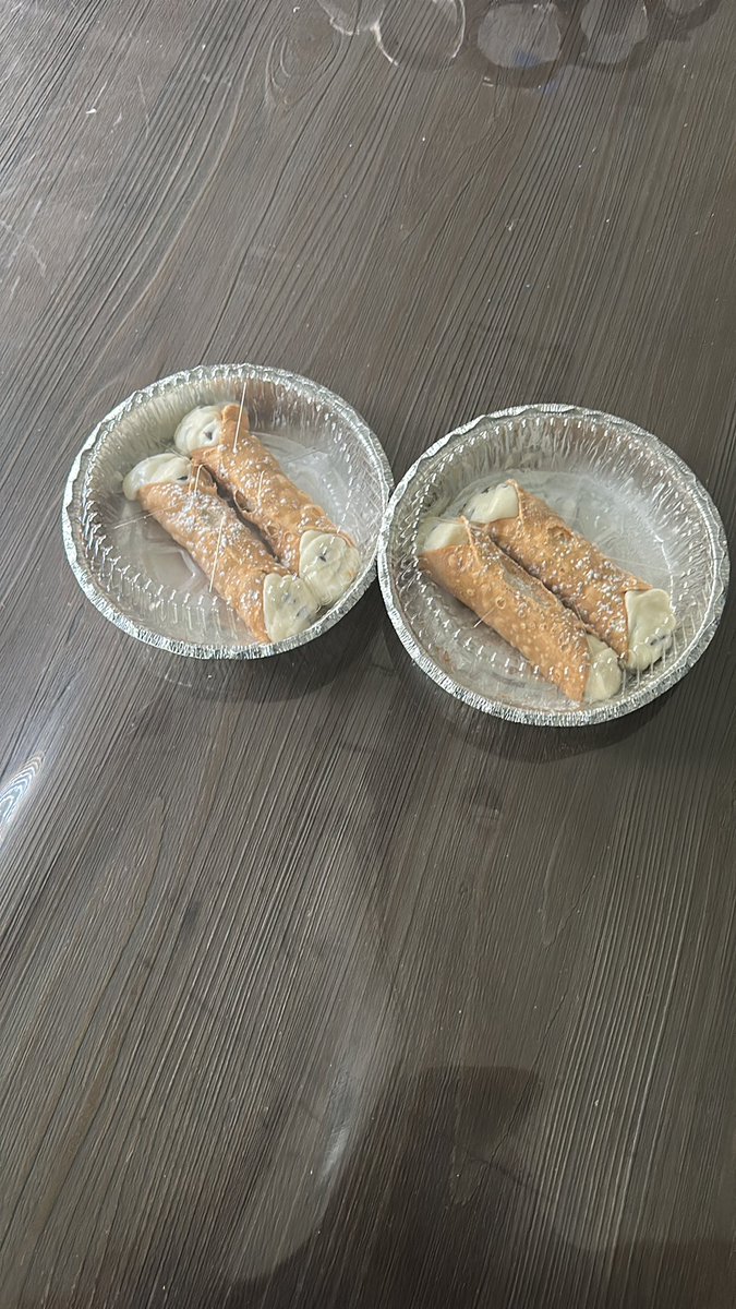 AntSanPhilly's tweet image. Not one, but two orders of cannoli from @tonyescargot. The first time was for my birthday. This time, apparently, it was earned. A reward for good work? Sounds like #Culture. Thanks, Escargot, you beaut!