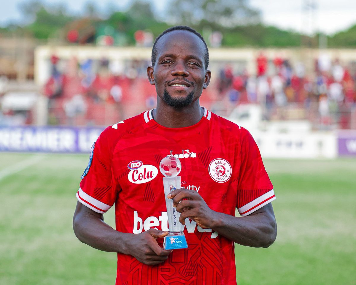 B2bMaestro's tweet photo. Sikuangalia game ya leo lakini yule beki kwenye goli la kujifunga alikua anataka kufanya nini pale?😂

au anaangalia sana clip za Carragher?😂 https://t.co/qBM2WJiCzs